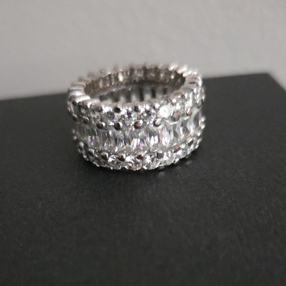 Elegant Silver Band Ring
